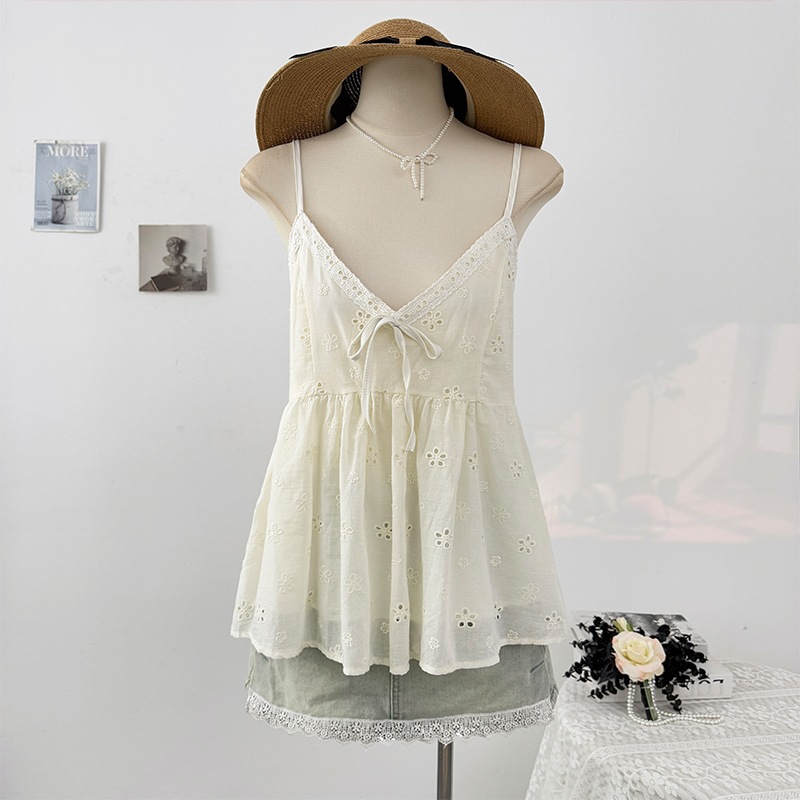 【1点ご購入 で10点プレゼントいたします】純欲風透かし勾花Vネックリボンキャミソール女夏2025フリルゆったり腹隠しトップス