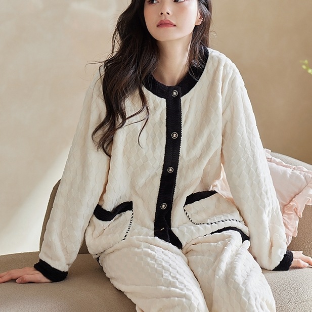 パジャマ ナイトウエア 上下セット パジャマ 長袖 襟付き 前開き ボタン ミディアム丈 ロングパンツ ウエストゴム もこもこ 可愛い かわいい 大人可愛い きれいめ シンプル 上品 おしゃれ