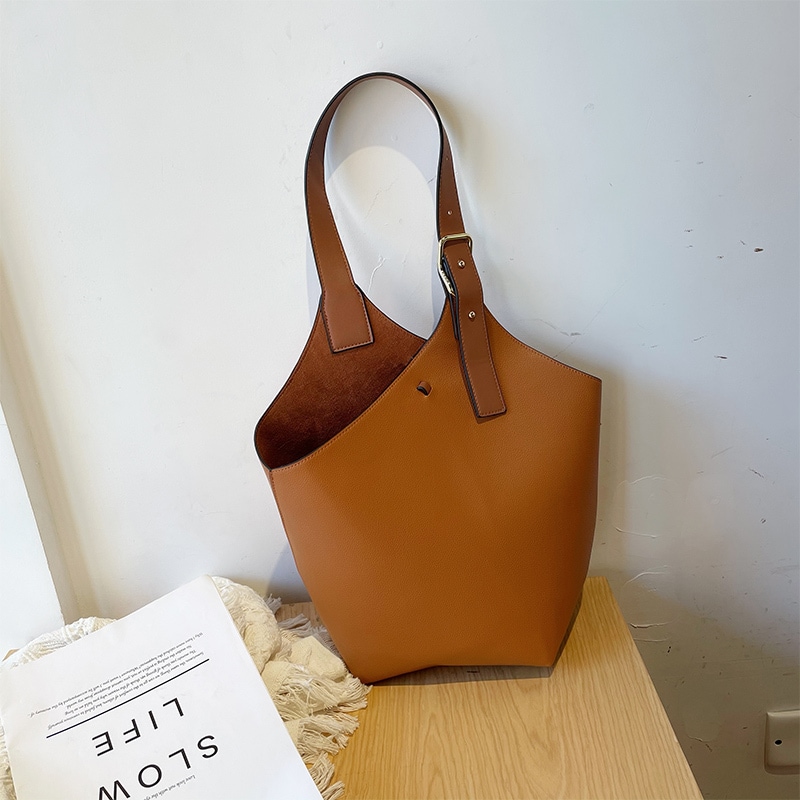バケツトートバッグ カバン かばん 鞄 bag レディースバッグ ハンドバッグ トートバック 肩がけ 肩掛け 手持ち バケツ型 巾着 シンプル カジュアル おしゃれ お洒落 こなれ感 個性的 無地