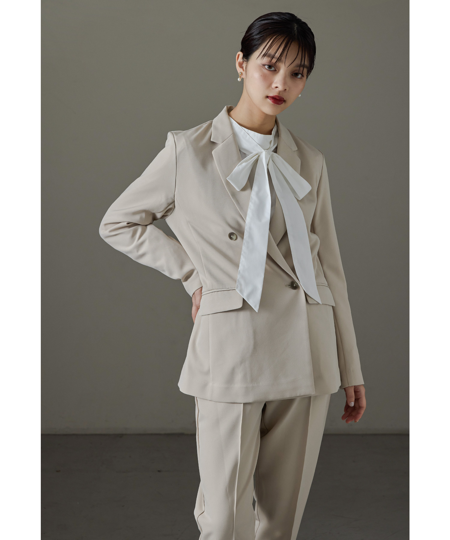 ベーシックデザインパンツスーツ レディース 2点セット セレモニースーツ ダブルジャケット テーパードパンツ セットアップ 長袖 入園式 卒園式 入学式 卒業式 成人式 同窓会 ママ 母 七五三