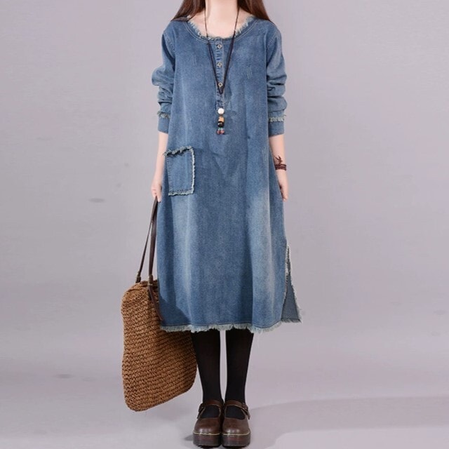 デニムワンピース ワンピース 膝下 ミモレ丈 長袖 ラウンドネック セミフレア アシンメトリー スリット サイドスリット ポケット デニム ブルーデニム 薄手 かわいい 大人可愛い カジュアル 大人