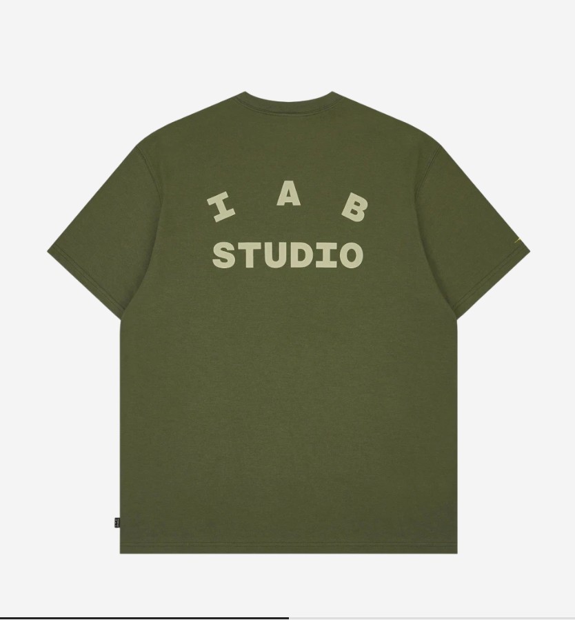 【IAB STUDIO】 IAB Studio x D.P. T-Shirt Army Green