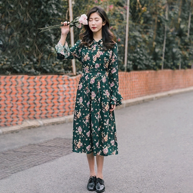 1207．花柄トランペットスリーブワンピース（グリーン）