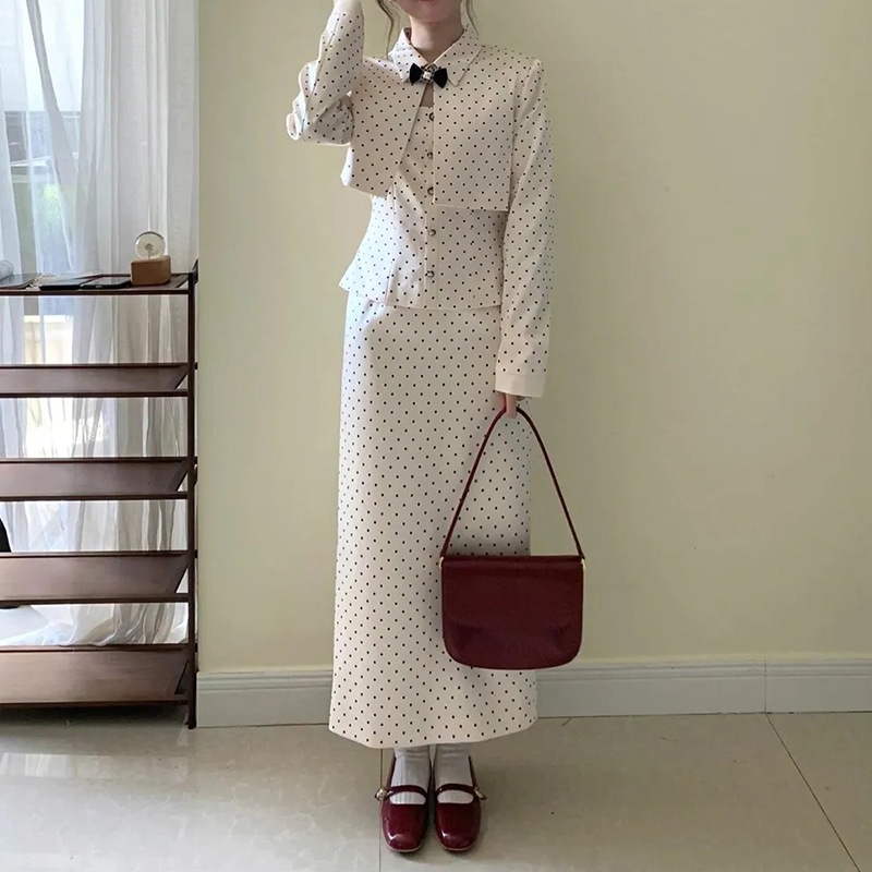 フレンチスタイルの水玉模様のレディース春秋ショートジャケットフィットベーストップハイウエストスカートの3点セット