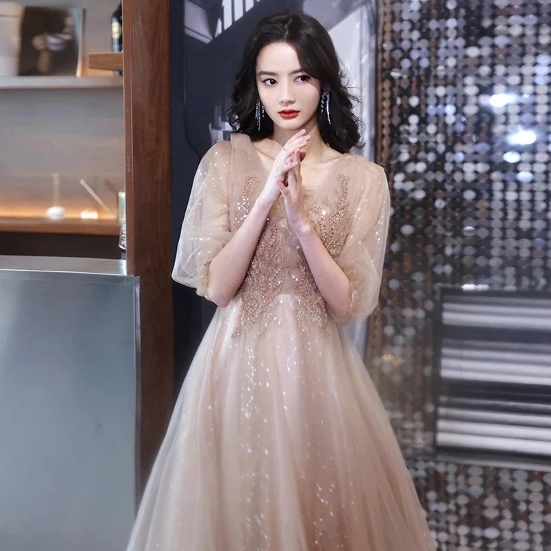 フランスの小さなイブニングドレス女性のための 25 シャンパンカラーの宴会花嫁介添人ドレス社交界の妖精は通常ドレスを着ることができます