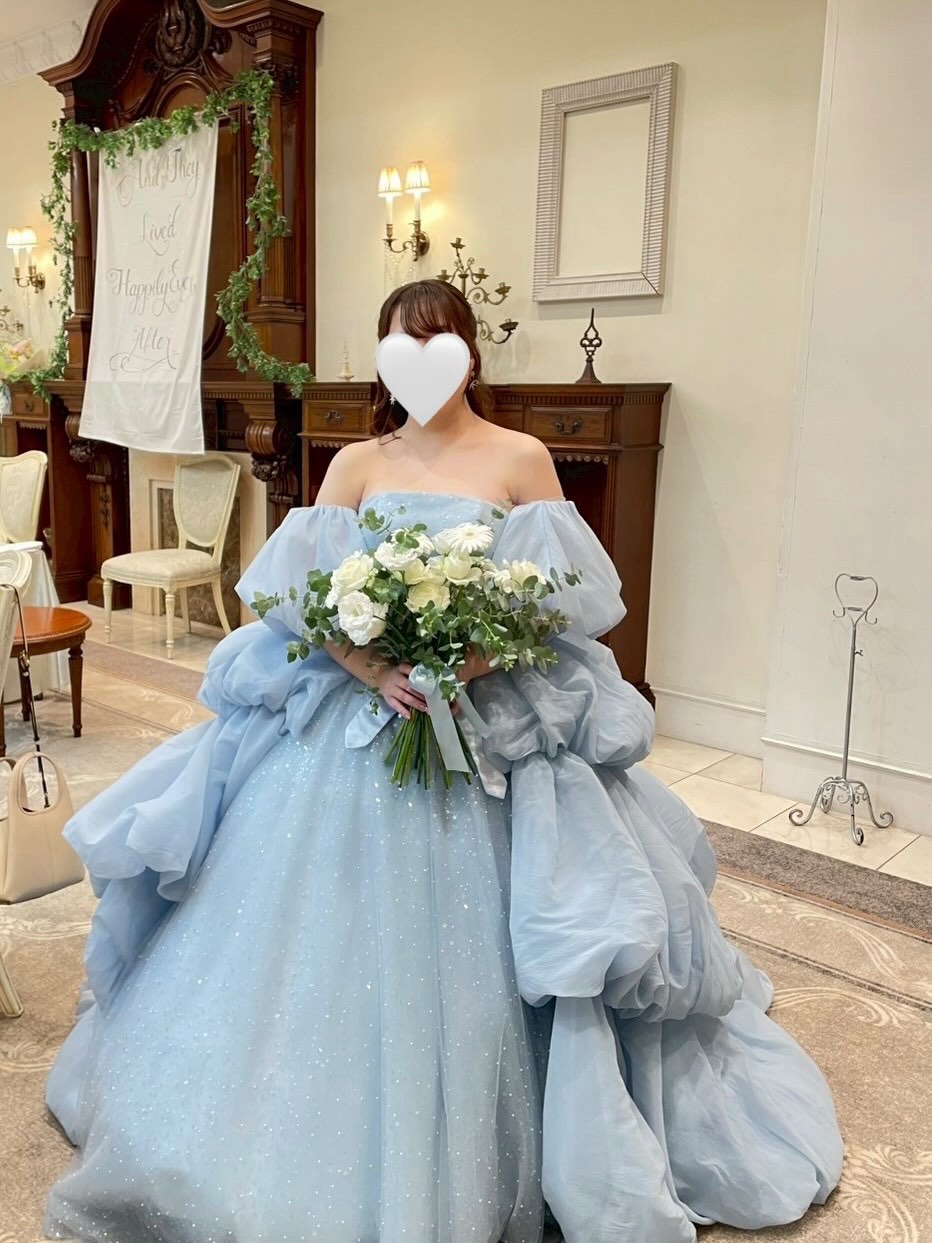 実例写真！ カラードレス 爽やかで優しいブルー キラキラグリッターチュール フレアスカート 華やかなトレーン 結婚式 52,788円