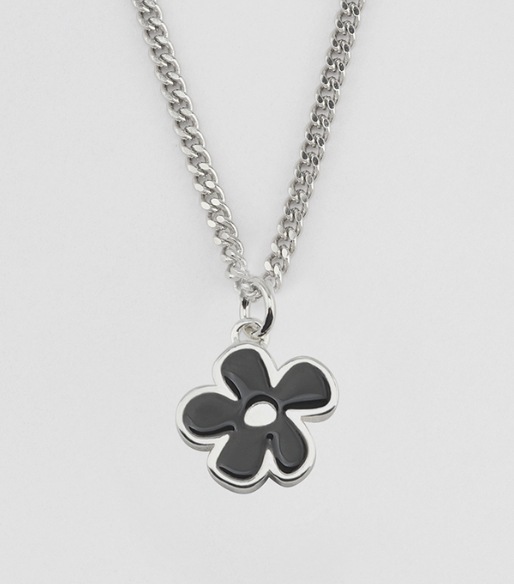 [K-POP アイブ イサー 着用]BLOOM NEC