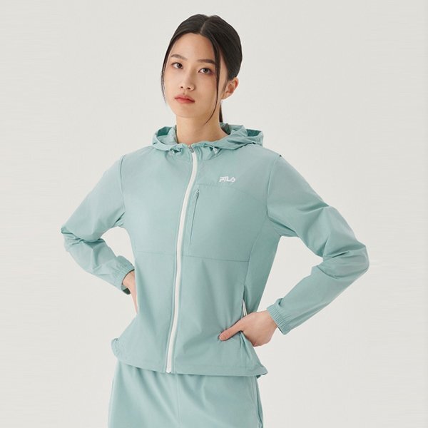 FILA 軽量ストレッチウィンドブレーカー
