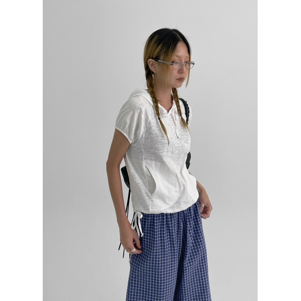 ブラックアップハットンストラップショートスリーブフーディ