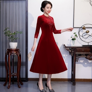 秋冬の結婚式のお母さんのワンピースの若い喜姑さんは宴会のチャイナドレスを改良しました