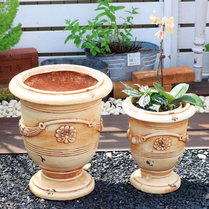ガーデンオーナメント ヴィンテージ調 レトロ調 おしゃれ フラワーポット 大 小 鉢 アンティーク ヨーロッパ 西欧 フラワーモチーフ デザイン 彫刻 手作り 雰囲気 ガーデニング 庭 デコレーション