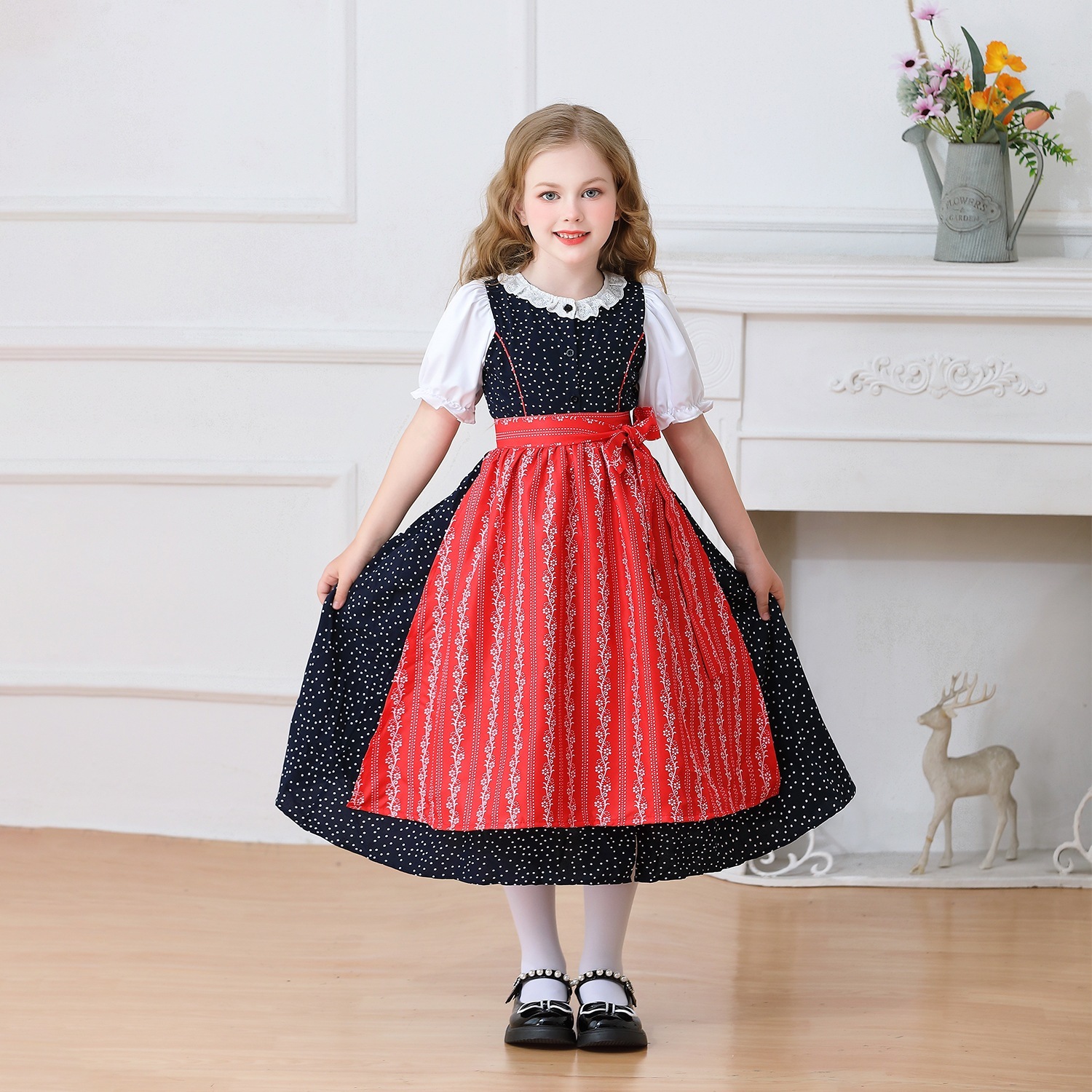 バイエルンの子供服ヨーロッパの田園風の女の子の農場のディアンドルドイツのミュンヘンのオクトーバーフェストドレス