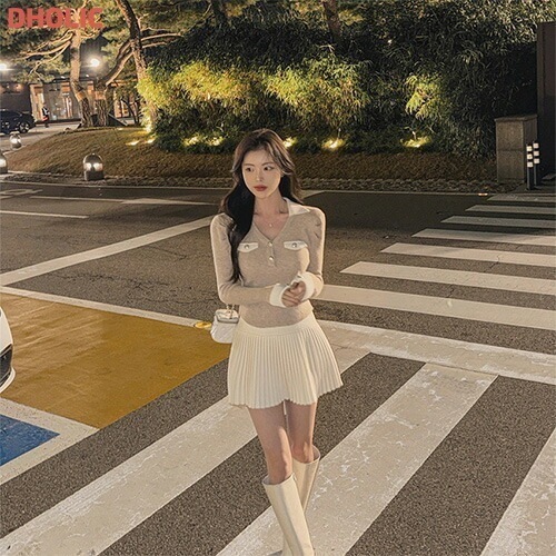 [メガ割りSALE]配色オープンカラーシルバーボタンスリムニット 4,913円