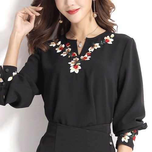 2026.花刺繍Vカットネックトップス(ブラック)