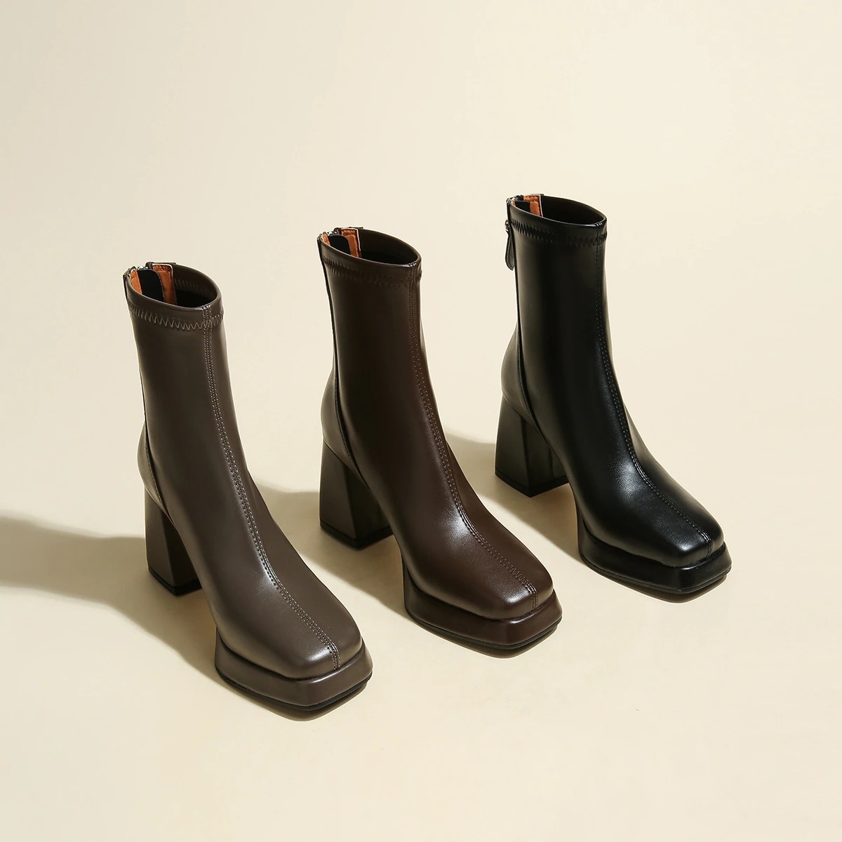 女性用スクエアトゥと太めヒールの黒のハイヒールショートブーツ2025スモールシングルブーツ