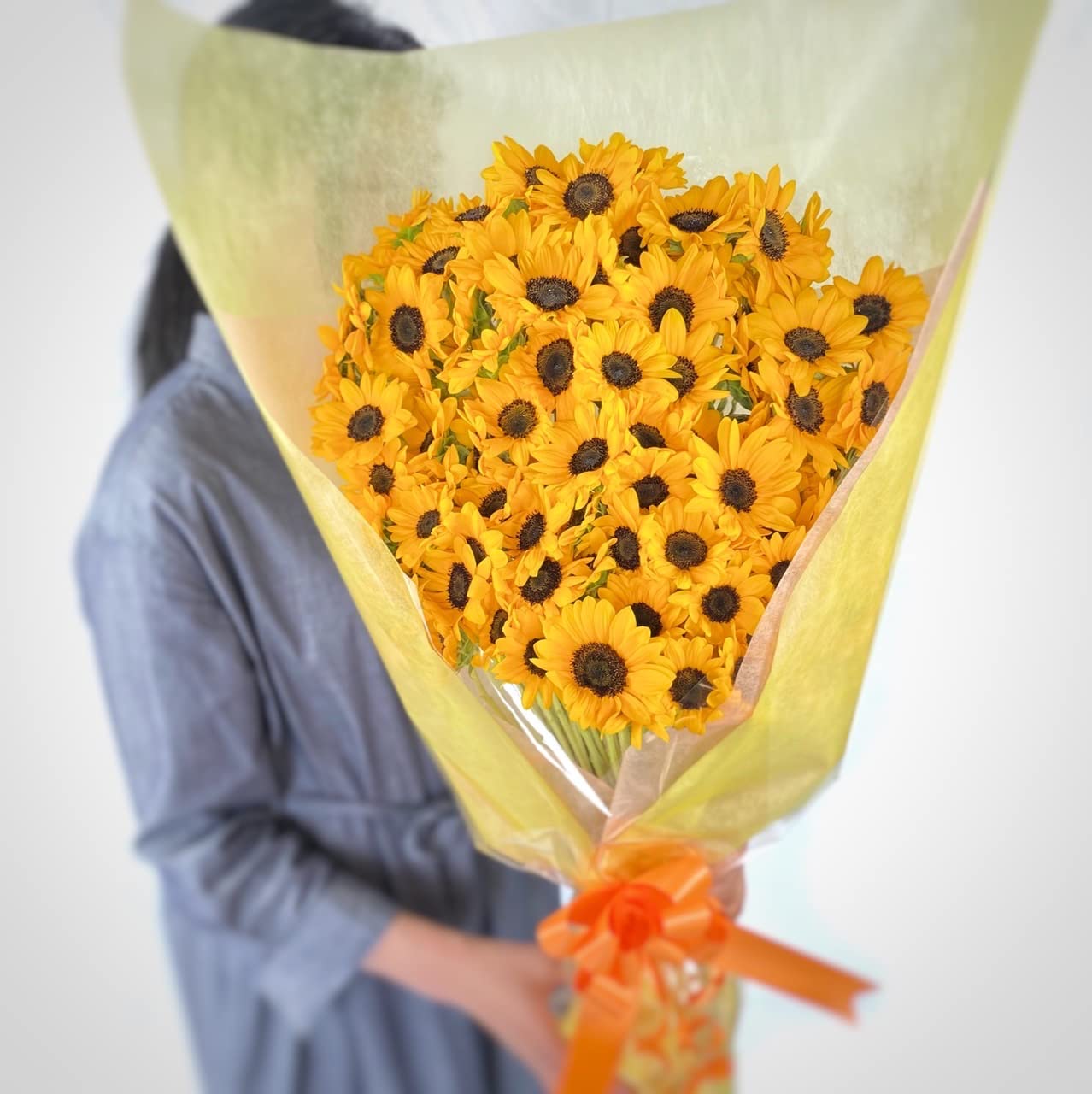 BisesFlower(ビズフラワー)【クール便出荷】ヒマワリ 花束 100本 プレゼント サプライズ お祝い プロポーズ ギフト 向日葵 誕生日 記念日 大切な日 告白 結婚記念日 婚約 開店祝い