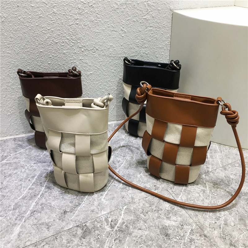 バッグ ショルダー レディースミニ バケツ型 パッチワーク風 ポケット 大人可愛い 上品 こなれ感 個性的 デート オフィス ビジネス 普段使い オールシーズン こげ茶 白 黒 茶色 カバン