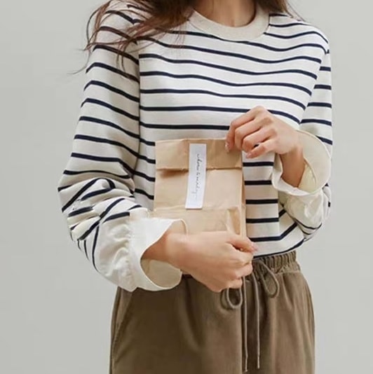 レディース トップス ロンT カットソー 長袖 フリル袖 Uネック ラウンドネック かわいい 大人可愛い きれいめ シンプル カジュアル おしゃれ かっこいい レトロ こなれ感 ラフ メンズライク