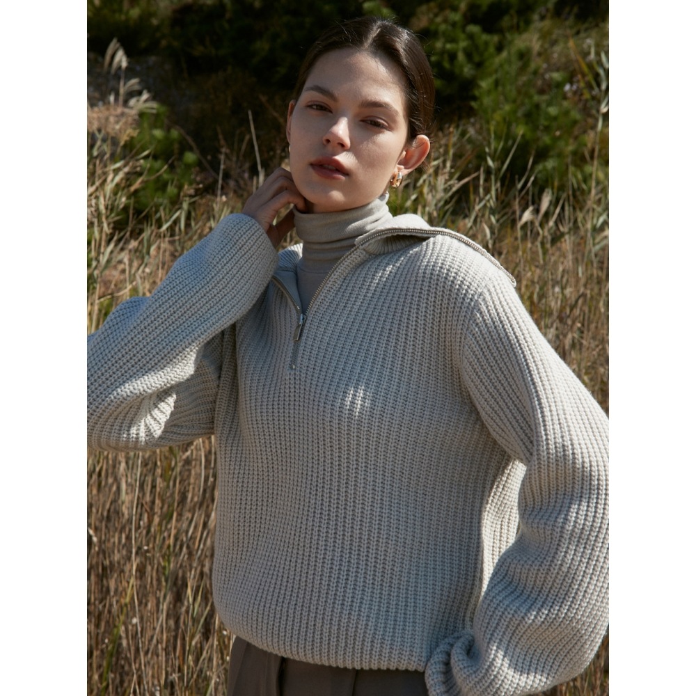 ouie OU741 ウールセーラージップアップニット（グレイッシュアイボリー）