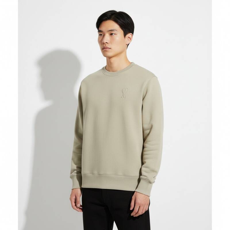 AMI USW025 749 317 アミ・ド・クエ エンボス加工ハートロゴ ユニセックスTシャツ