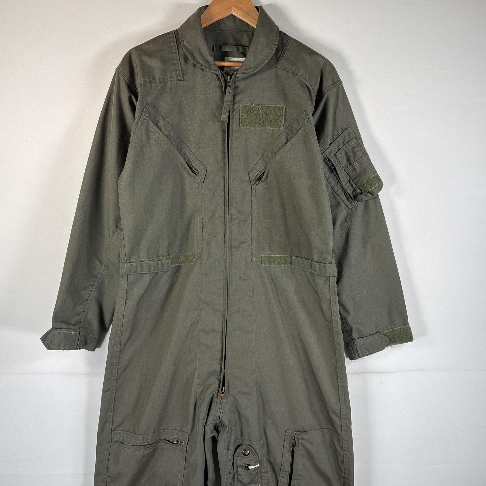 古着 90s/90年代 ミリタリー 長袖つなぎ オールインワン ワーク 作業着 米軍実物 大きいサイズ CWU27P 42L オリーブグリーン系 メンズ