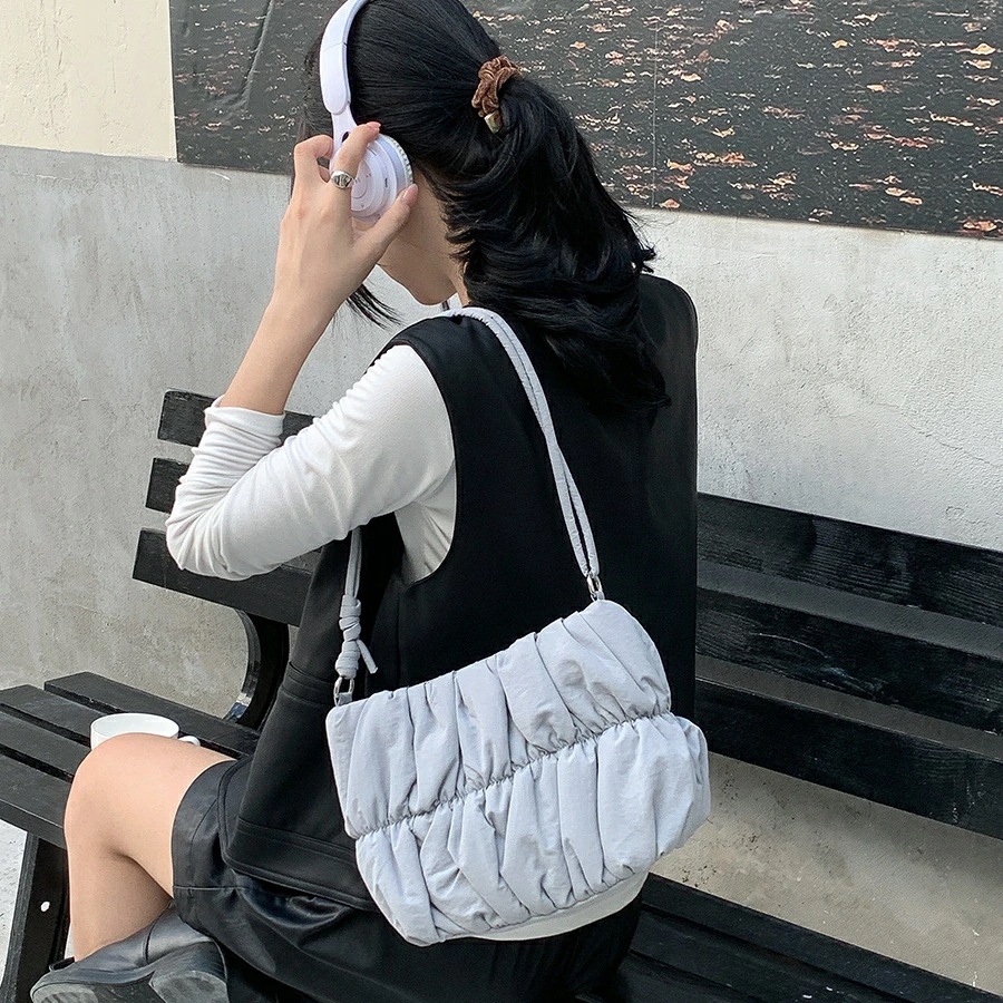 ショルダーバッグ　韓国ファッション　デザイン (T)