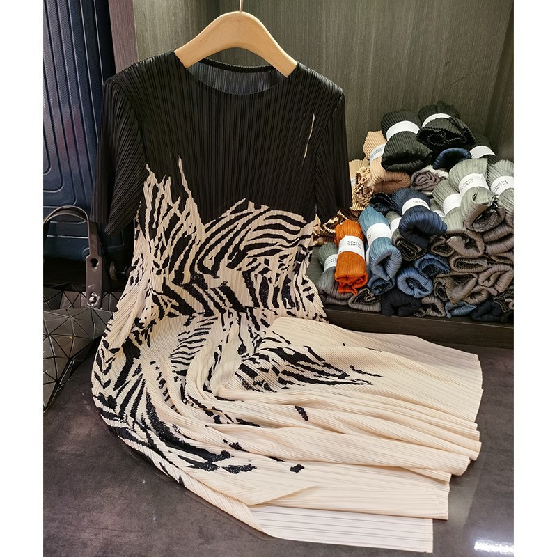 ユニークなアートプリントのしわのワンピースフランスのヘボン風がゆったりしていて着痩せしています