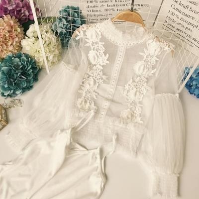 870.キャミソール付きフラワーレースブラウス（ホワイト）