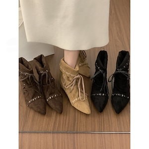 【1点ご購入 で10点プレゼントいたします】レトロ感内高尖頭2025ショートブーツ女性ショートスタッズ