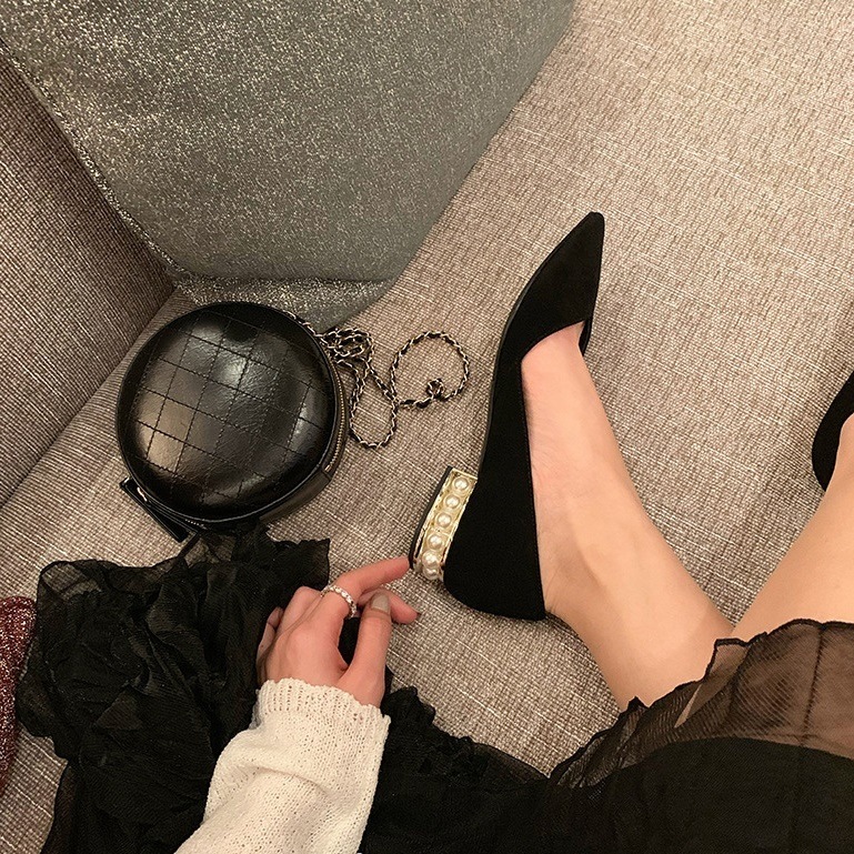パールローヒールパンプス オルチャン 韓国 レディース ブラック ピンク ホワイト 黒 白 ゴールド シルバー 歩きやすい 普段使い 存在感 スタイリッシュ レディースシューズ カジュアル