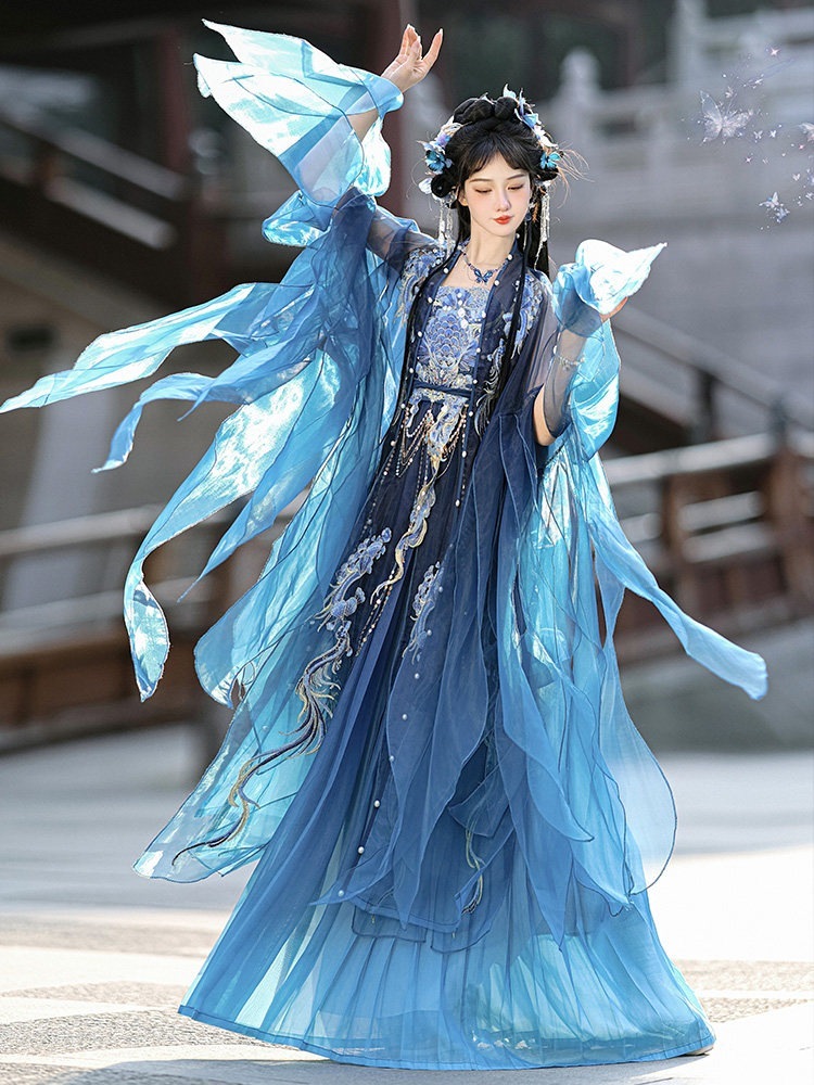 未央宫西海龙王オリジナル漢服女性用ブルーの胸元まで覆う丈の長い破れた大袖刺繍の诃子裙（オウズンチュン）- 青潤夏