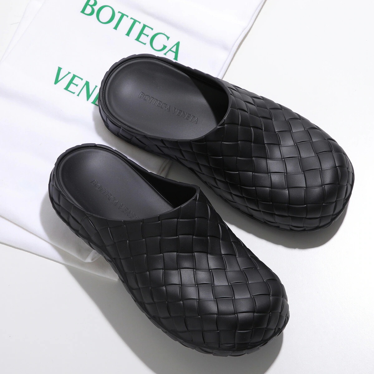 BOTTEGA VENETA ボッテガヴェネタ サンダル 741339 V11T0 メンズ ミュール ラバー イントレチャート スリッポン シューズ 靴 1000 741339V11T01000 42,473円