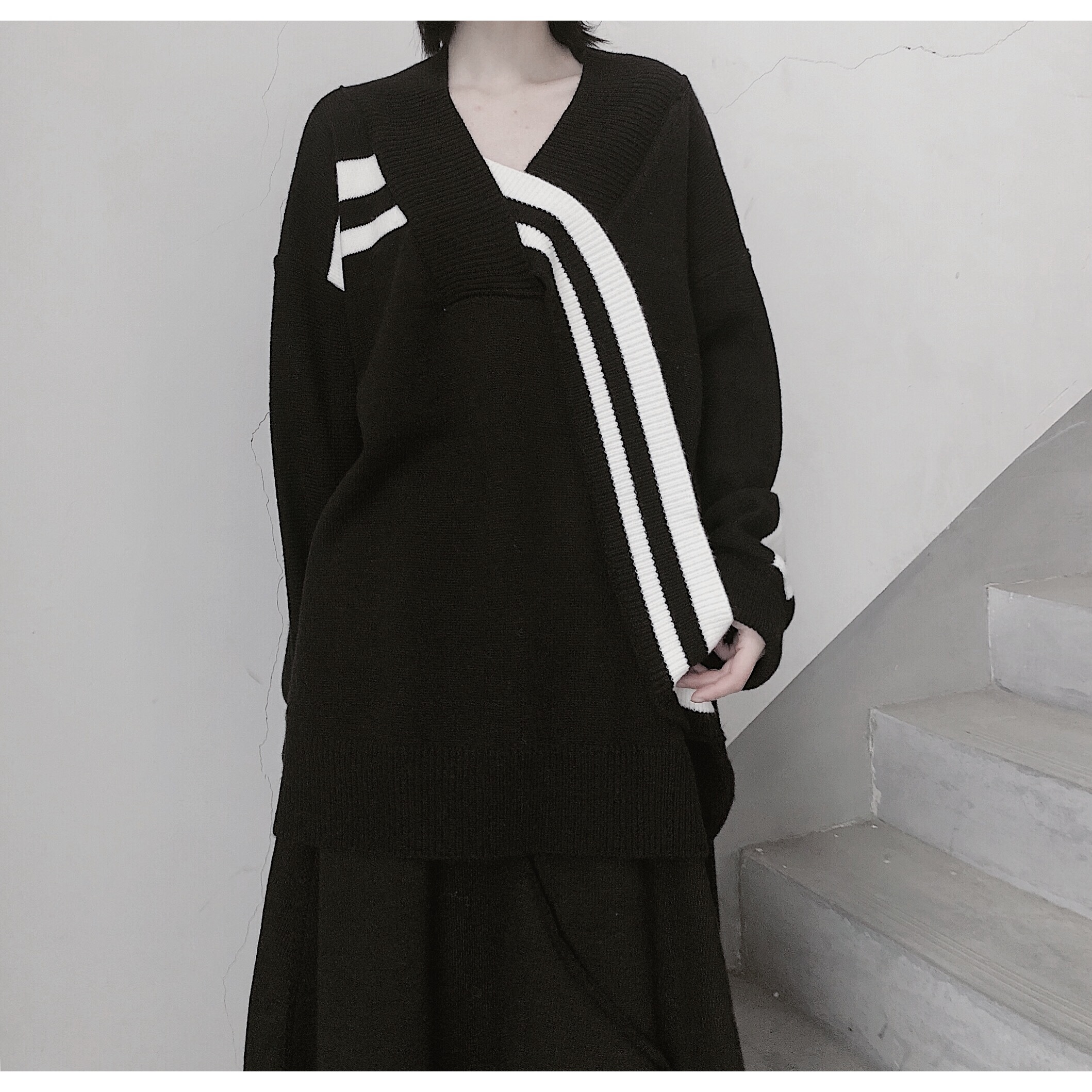 トップス セーター ストライプ Vネック 個性的 ニットソー プルオーバー ミディアム丈 袖あり 長袖 襟なし ストレート 切り替えデザイン かわいい 大人可愛い カジュアル 大人 おしゃれ お洒落