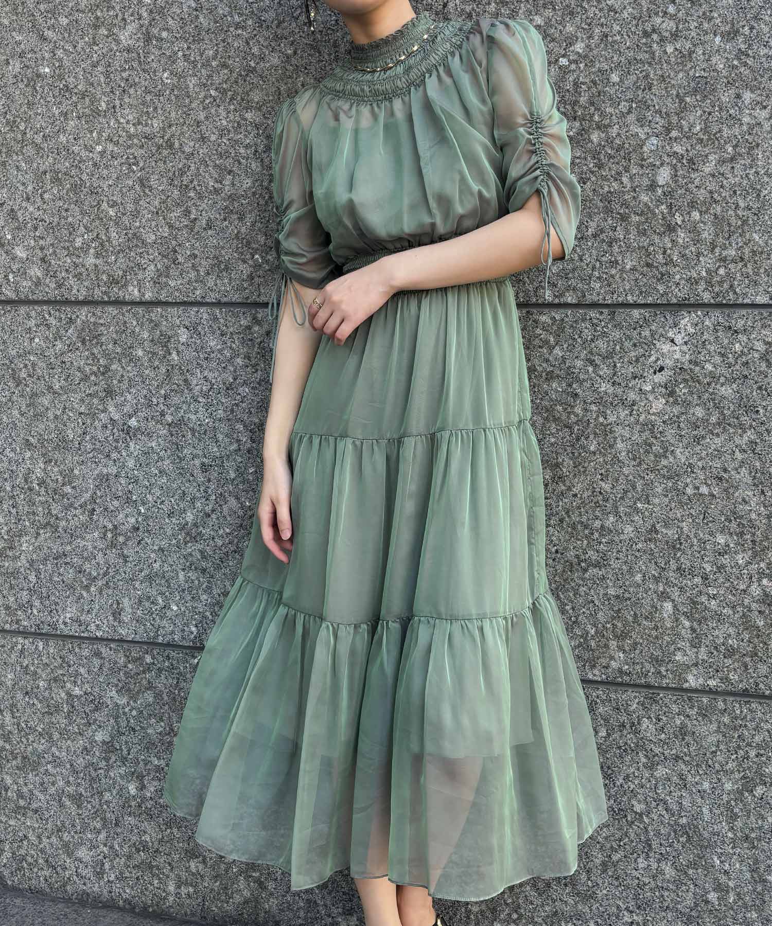 ハイネックティアードシアードレス パーティードレス 結婚式 光沢 無地 艶 ワンピース 袖あり 半袖 5分袖 リボン ボリューム袖 フレア 二の腕カバー ロング丈 お呼ばれ パーティー 二次会