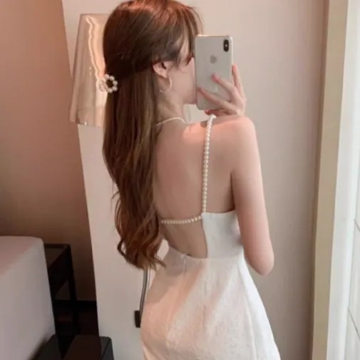 ワンピース レディース ミニ ショート 膝上 袖なし ノースリーブ キャミソール スクエアネック タイト スリム 細身 フェミニン バックコンシャス パール かわいい 大人可愛い 上品 おしゃれ こな