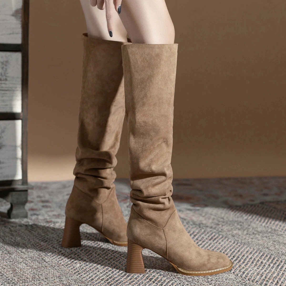 ロングブーツが復活 ファッション レディースブーツ り に起したベルベットの小柄な長靴のブーツとハイヒールのブーツの 靴に膝のブーツを合わせた ブーティー 美脚 歩きやすい
