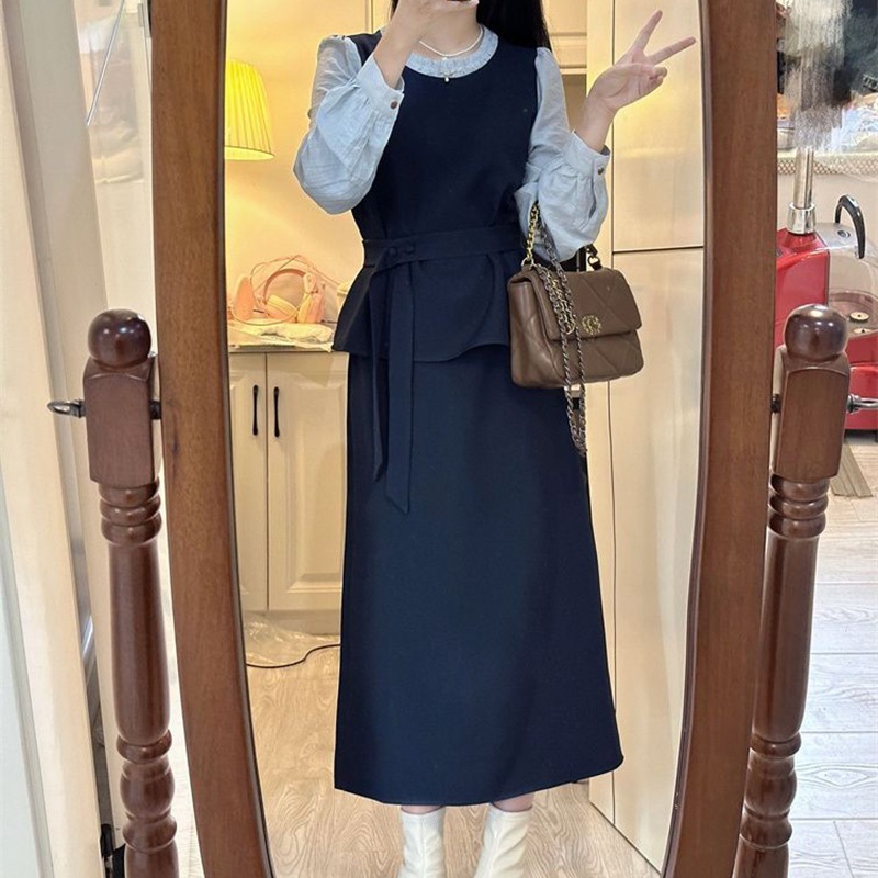 春と秋向けのカラーブロックのパッチワークトップとスリムスカートが特徴のプラスサイズのレディース用ソフトスタイルのツーピースセット