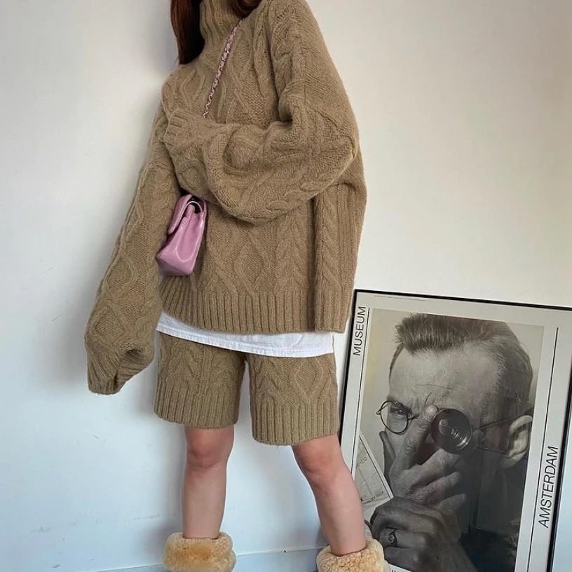 4色 セットアップ 長袖 秋冬 かわいい ニット ズボン ショート ショート丈 膝丈 ボリューム袖 萌袖 タートルネック BIGシルエット もこもこ モコモコ ふわふわ 編み込み 青 ブルー 茶色 ブ