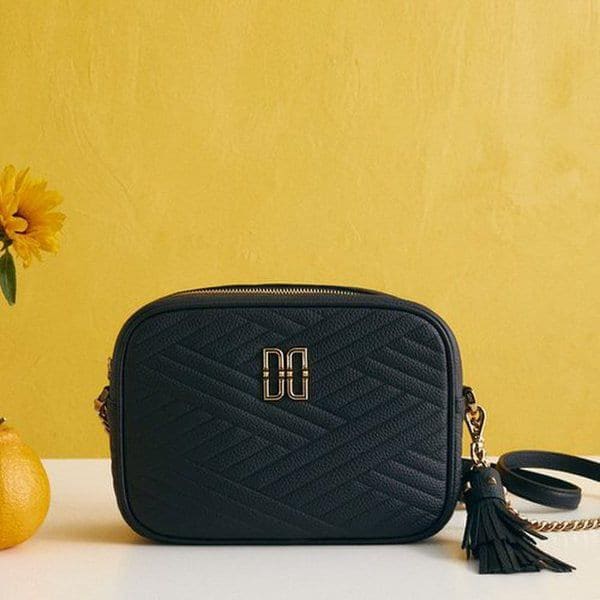 DCBA5E361BK [CARLISLE] ブラックカーライルレザーチェーンクロスバッグ