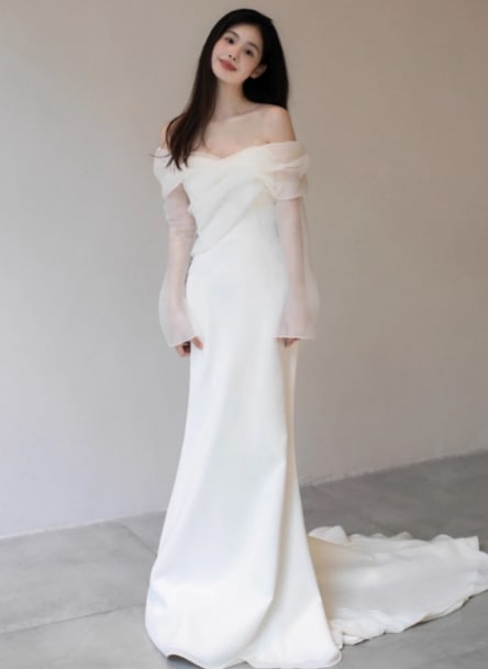 ウェディングドレス オフショルダー シースルー袖 優雅なシルエット ロングトレーン 二次会 26,455円