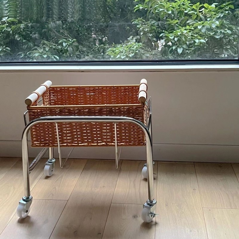 小さなトロリー家庭用取り外し可能な模造籐ベビーカー中世の織られた汚れた衣類収納バスケット収納ラック汚れた衣類バスケット