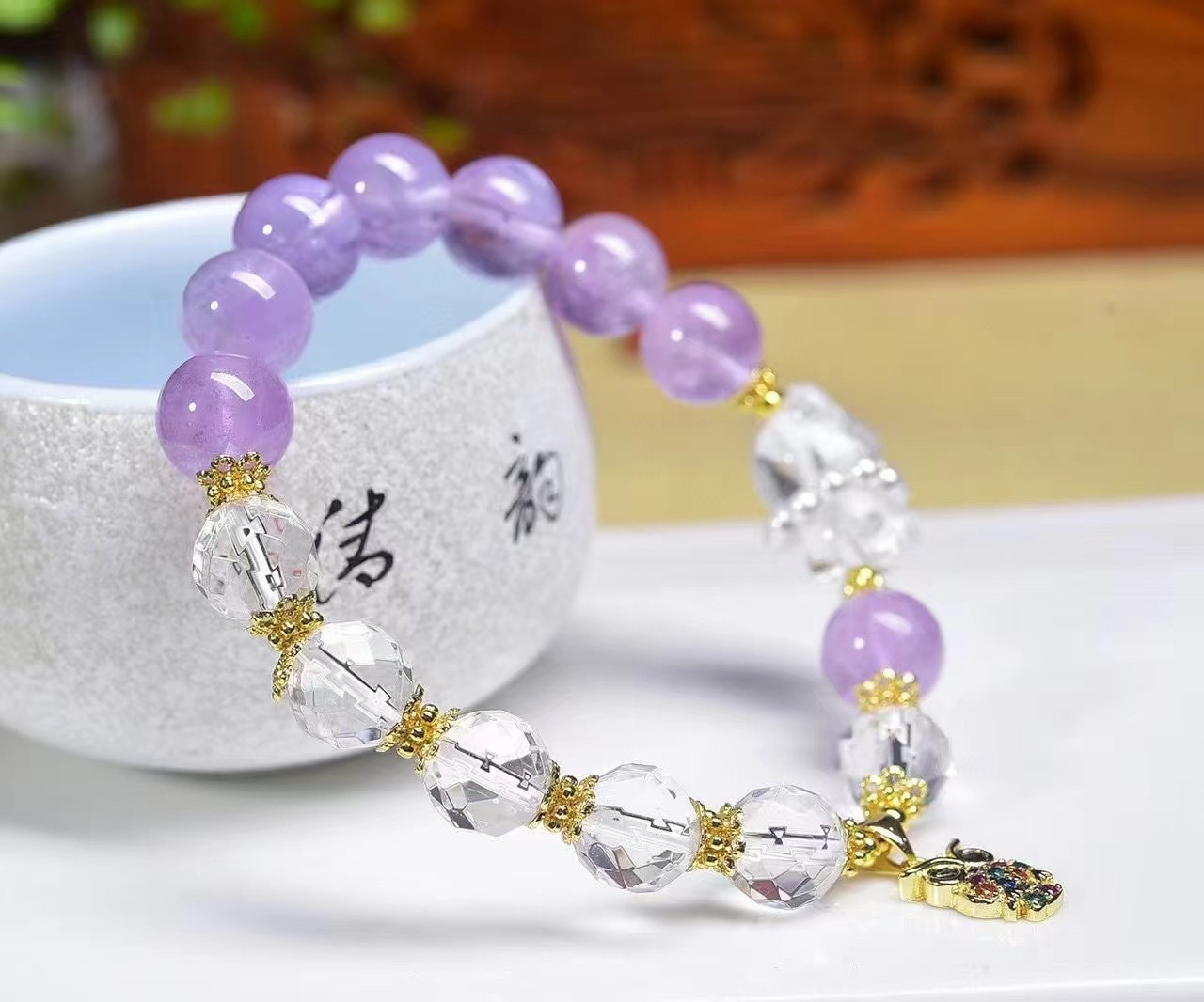 ラベンダーアメジスト10 mmプラスベアーとフクロウのペンダントブレスレットをオリジナルデザインし紫は思考を啓発し学業上の知識をよりよく吸収し事業中の精明な意思決定を支援すると考えられている白