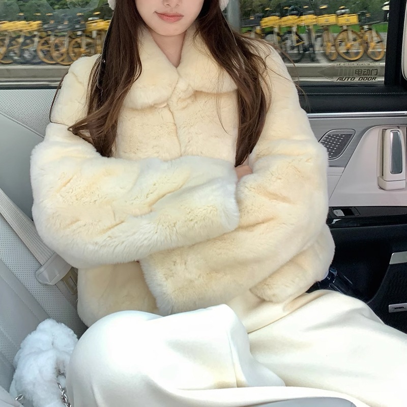 ニセコウサギの精霊毛皮女短黄色毛皮のコート襟開き長袖