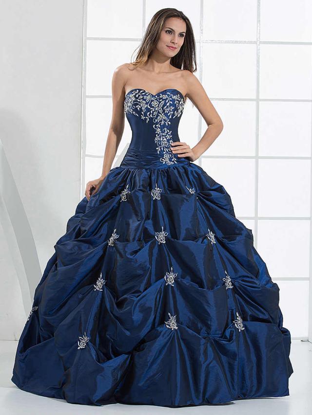 【短納期】ブルーウェディングドレス　サテン　ビーズ　ビンテージ　ストラップレス　スウィートハート　フロア丈　ブライダルドレス