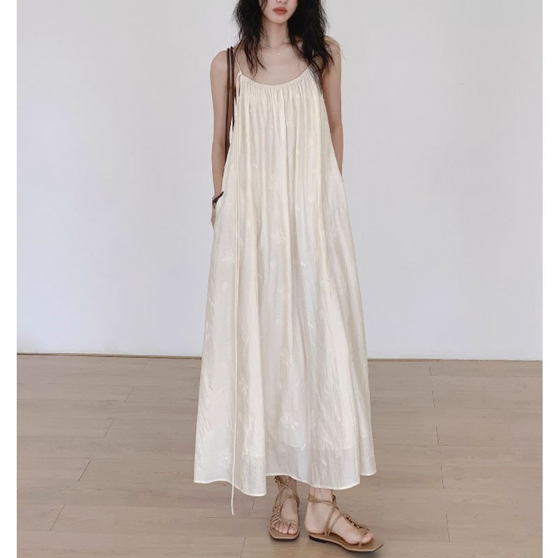 フランス風優しいミルク杏色丸首ストラップワンピース女性夏の新しい気質袖なし背中a字スカート