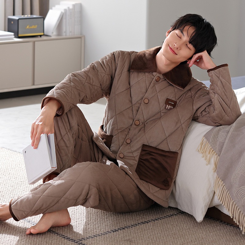 三層コットンパジャマメンズ冬のコーデュロイは着用可能なフランネルメンズ家庭服の高度な感覚のモデルを厚く挟んだ