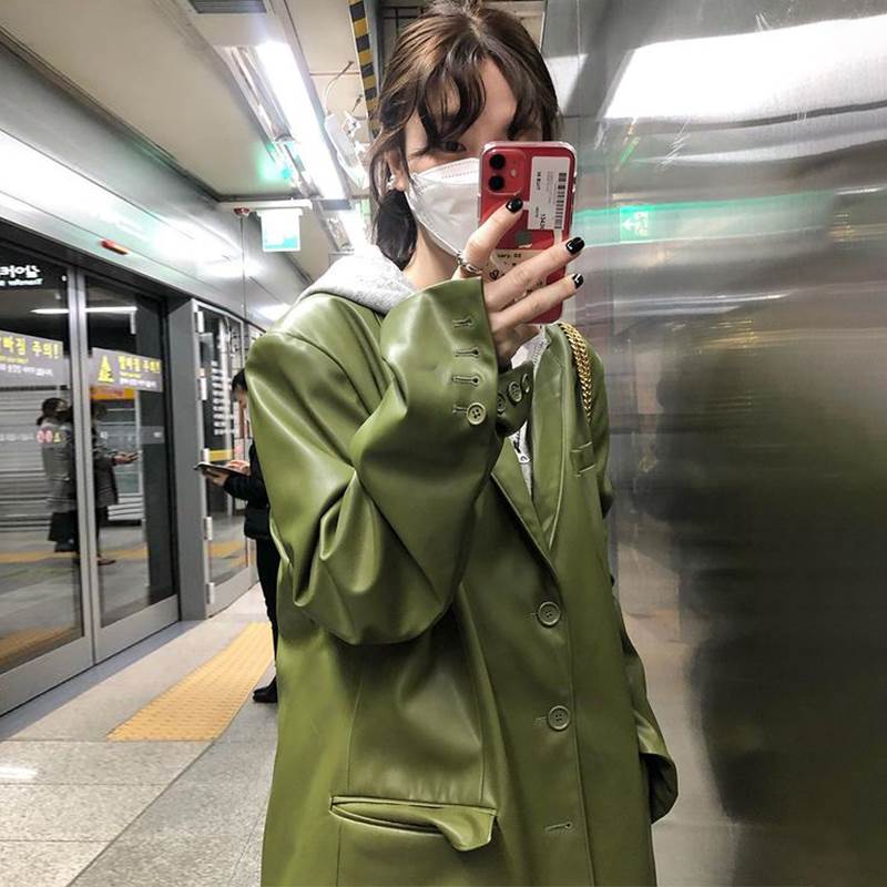 アウター レディース ジャケット フェイクレザー 袖あり 長袖 襟付き 前開き ポケット PUレザー きれいめ シンプル こなれ感 ラフ メンズライク マニッシュ クール 存在感 抜け感 ワンサイズ