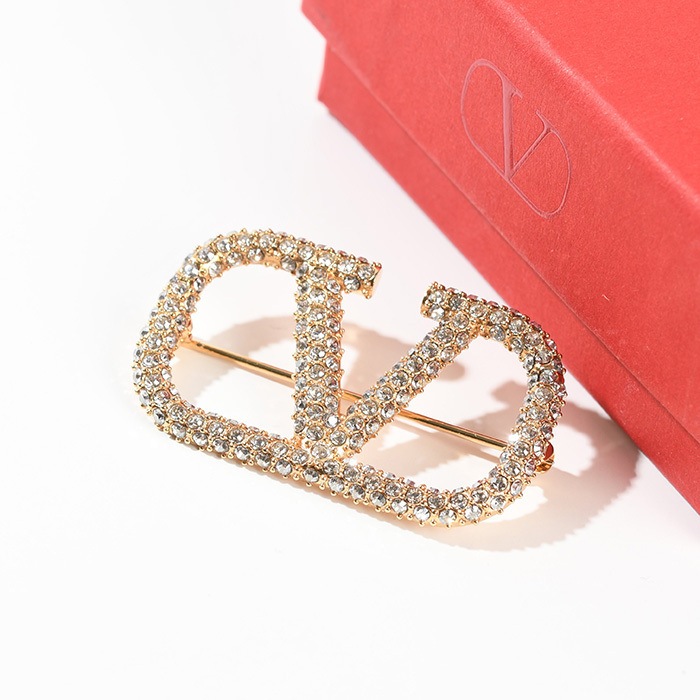 ブローチ アクセサリー Vロゴ シグネチャー クリスタル ブローチ J0E82 YCW レディース GOLD ゴールド ギフト おすすめ プレゼント