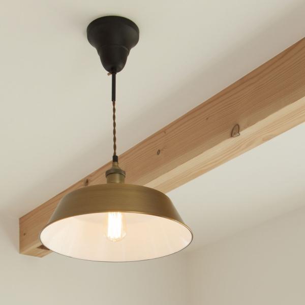 繊細なシルエットのアンティーク調ペンダントライト