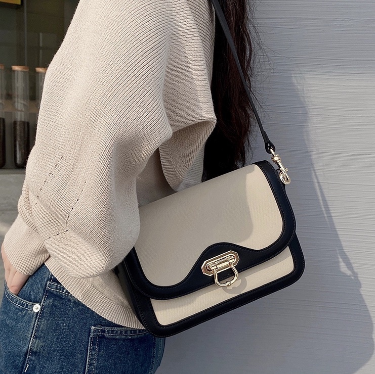 バッグ カバン ショルダー 斜めがけ 肩がけ ブラック ベージュ バイピング オールシーズン マチ 広め 収納力 垢抜け 個性的 普段使い お出かけ 10代 20代 30代 おしゃれ かわいい 韓国